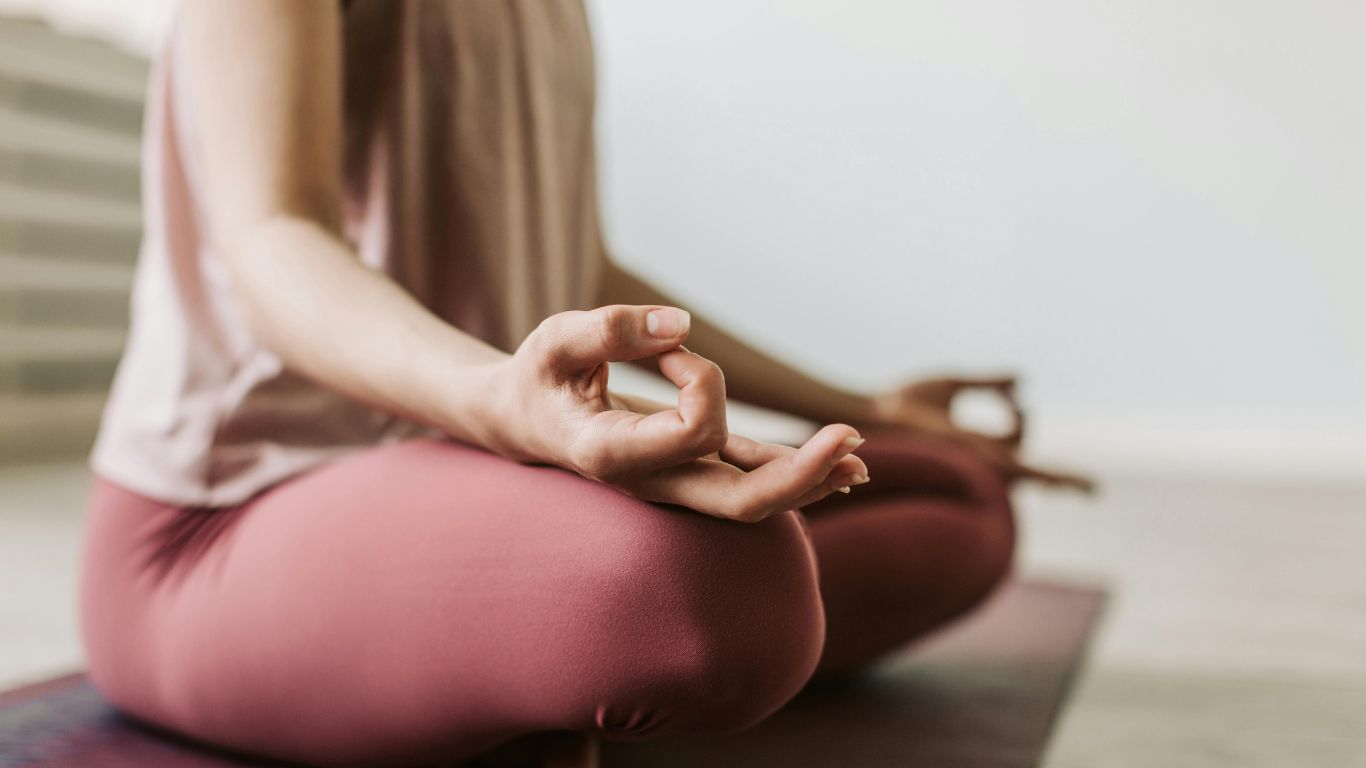 Warum wir Pausen brauchen: Wie Yoga bei Stress, Erschöpfung und innerer Unruhe helfen kann